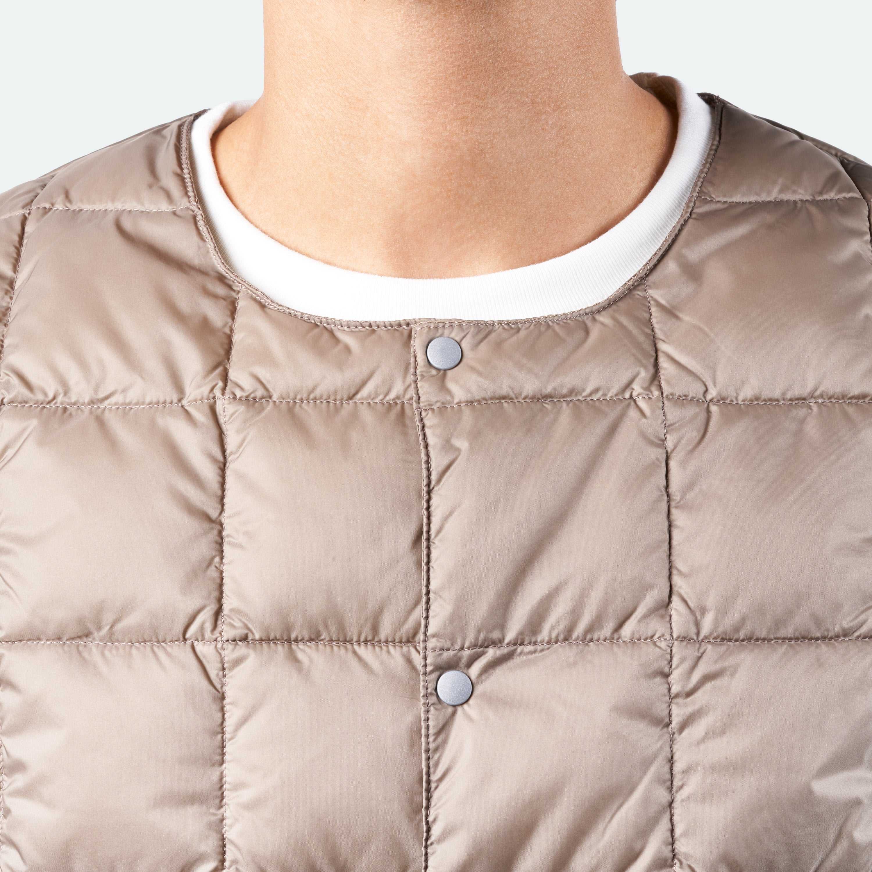TAION - Crew Neck Button Down Vest Khaki