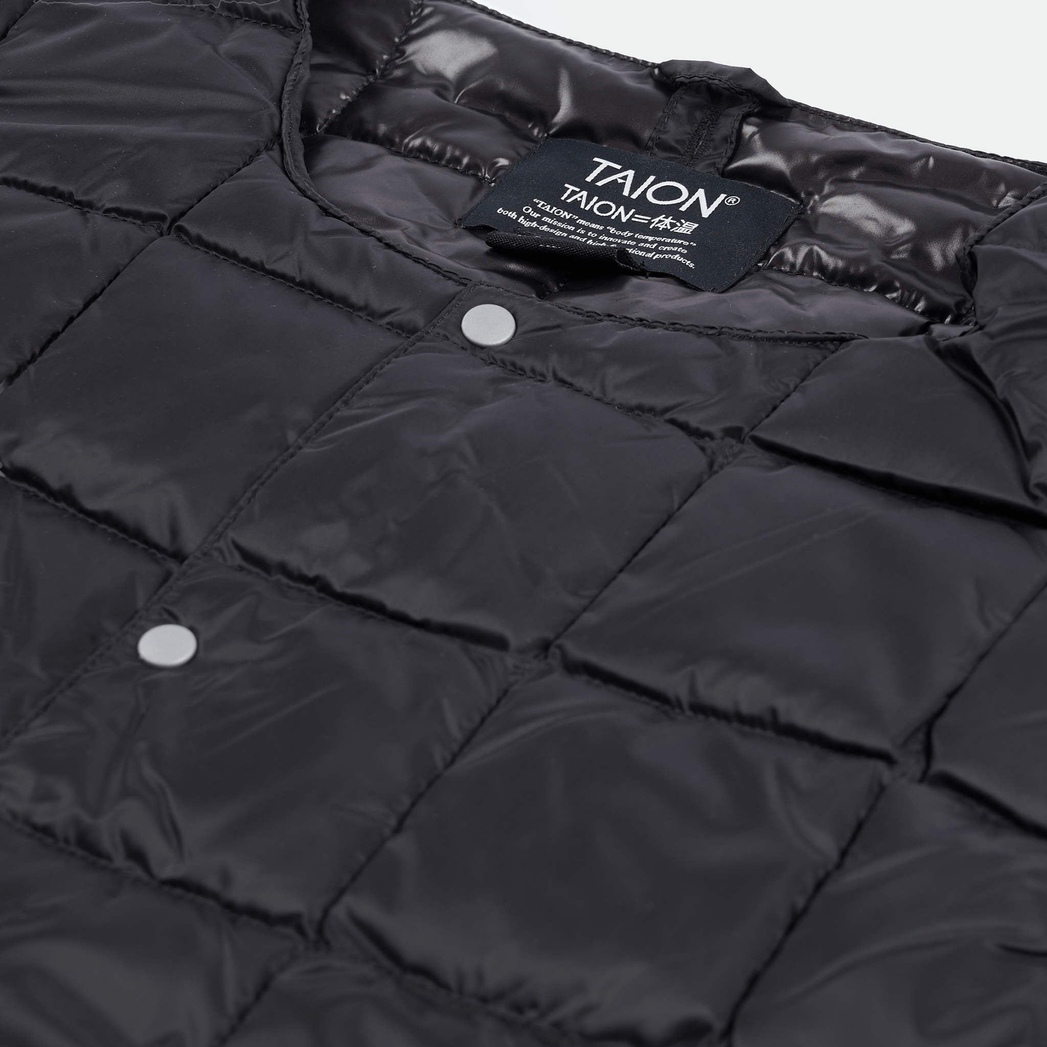 TAION - Crew Neck Button Down Vest Black