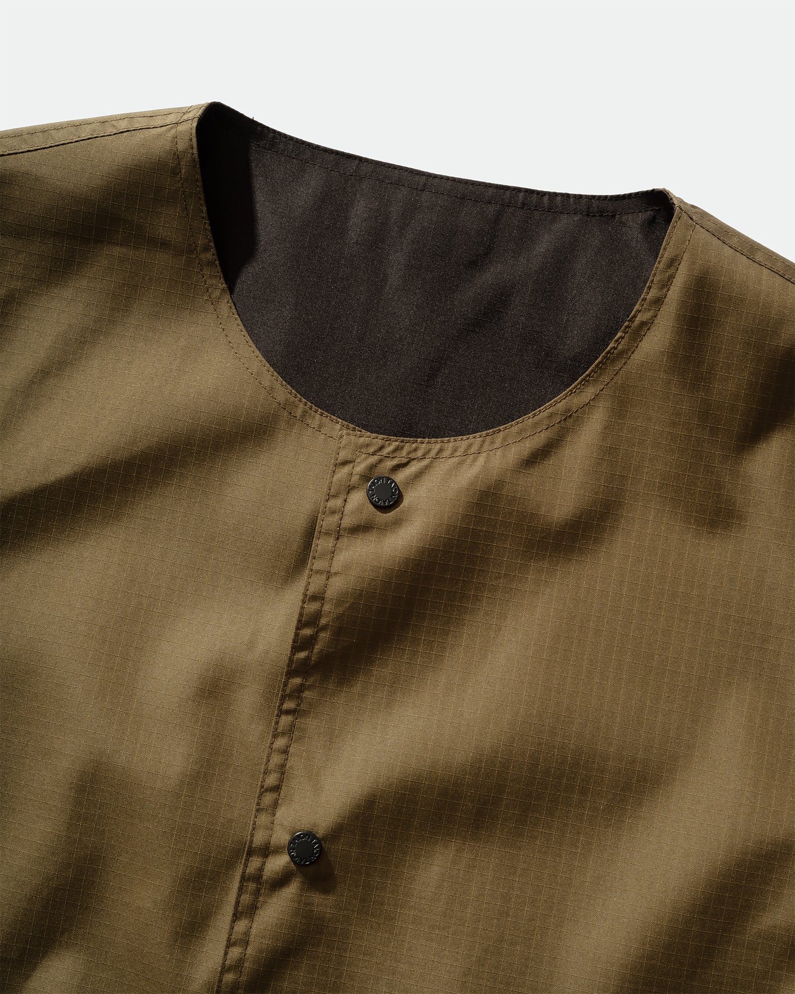 TAION - Military Reversible Crew Neck Vest Black/Khaki